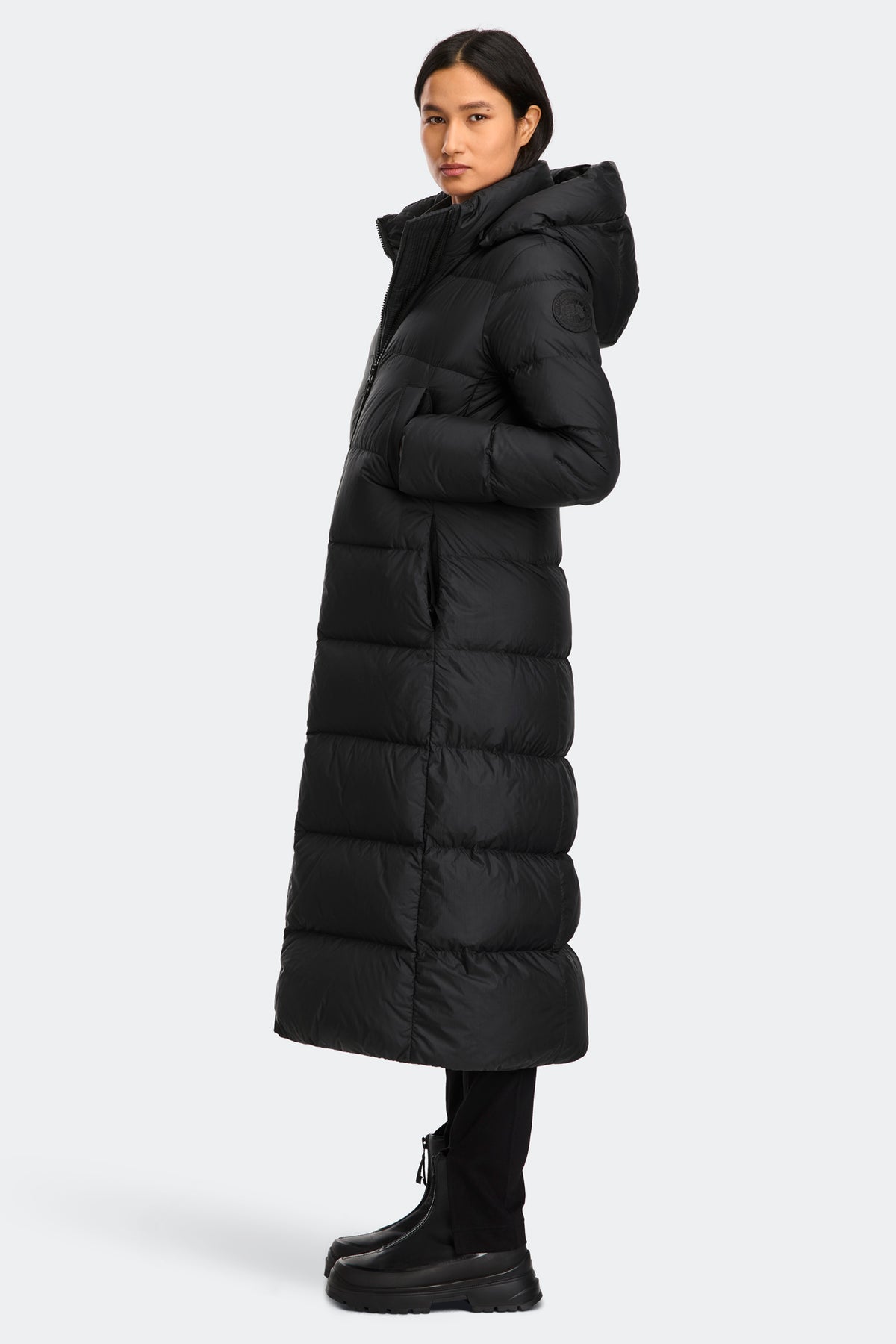 Mystique Puffer - Black 9061 - on_side_01
