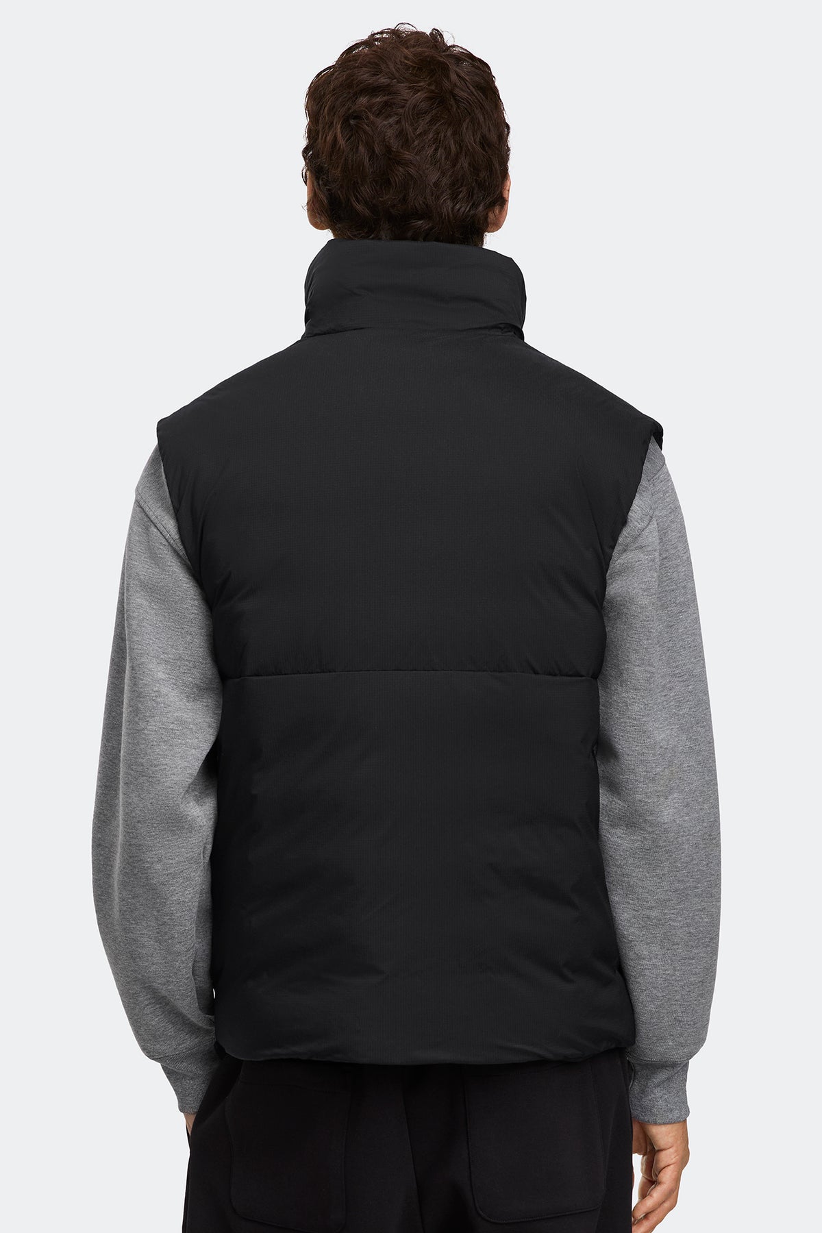 Lodge Vest Black Disc - Black 9061 - on_back_01