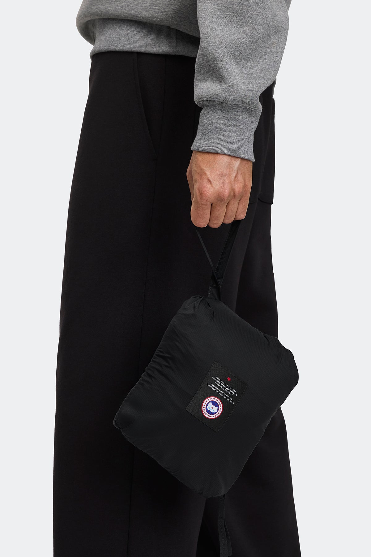 Lodge Vest Black Disc - Black 9061 - on_detail_01