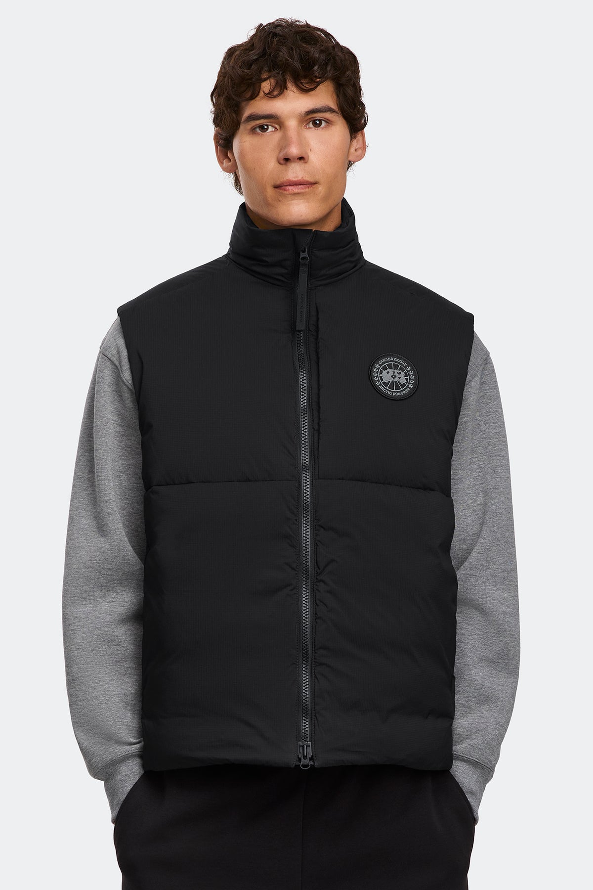 Lodge Vest Black Disc - Black 9061 - on_front_closed_01