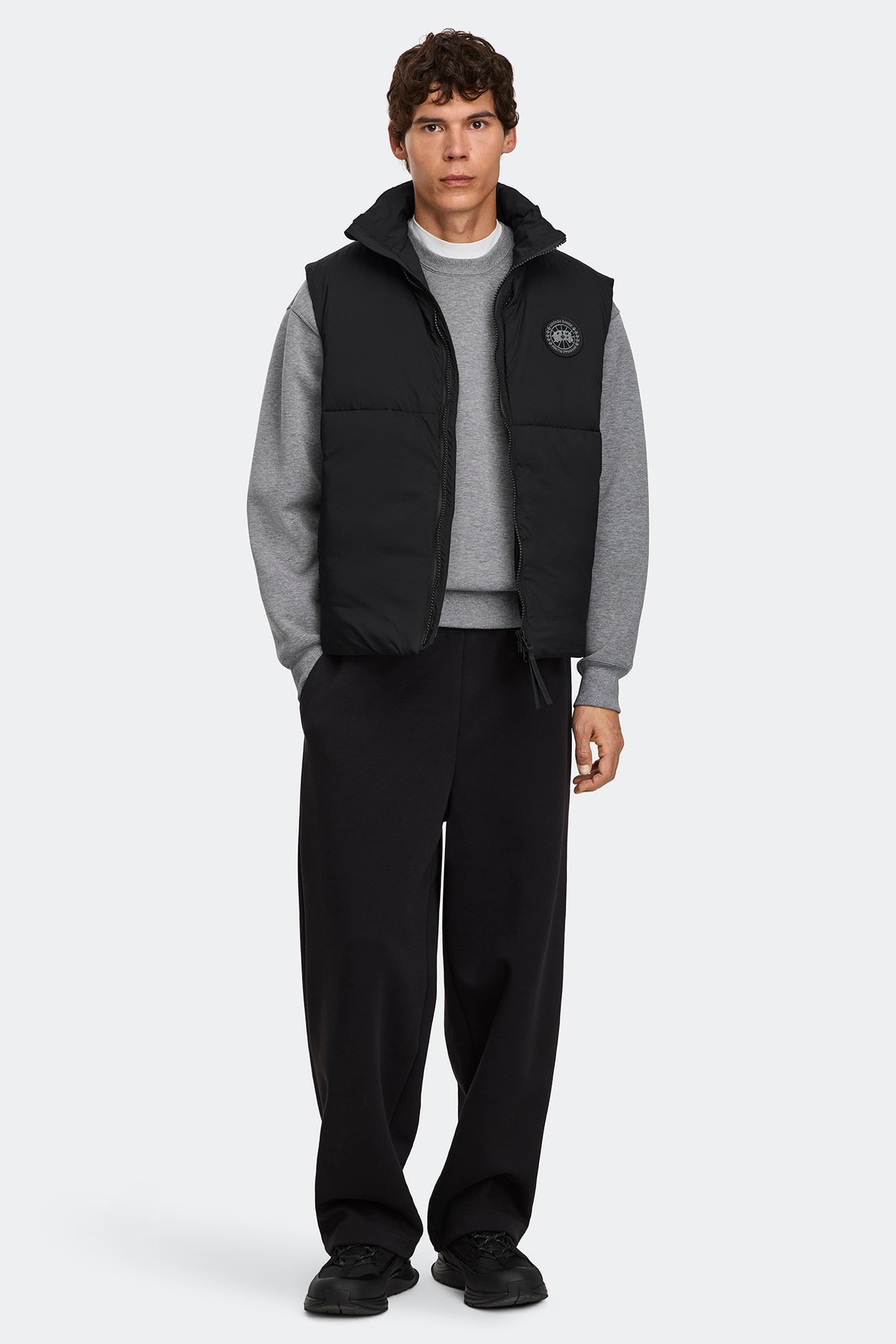 Lodge Vest Black Disc - Black 9061 - on_full_body_01