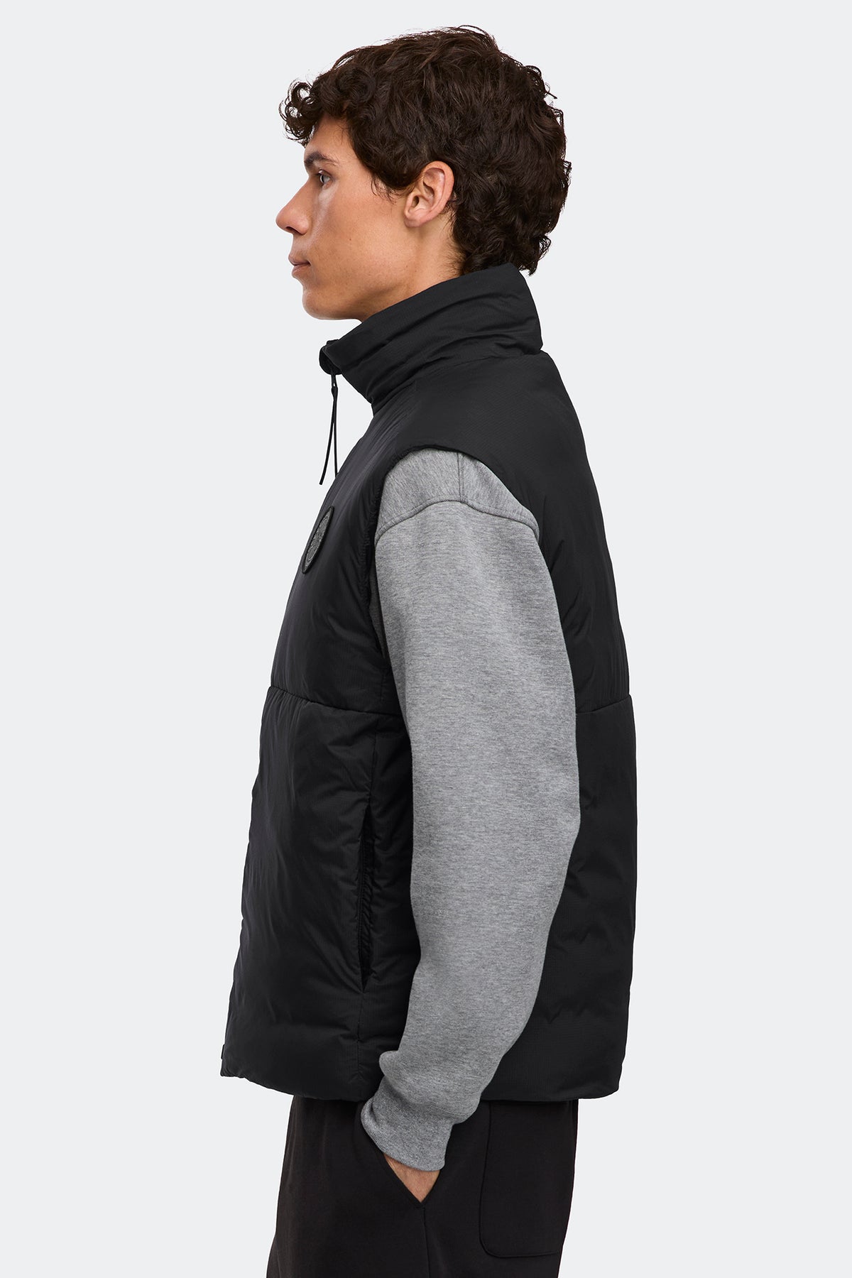 Lodge Vest Black Disc - Black 9061 - on_side_01