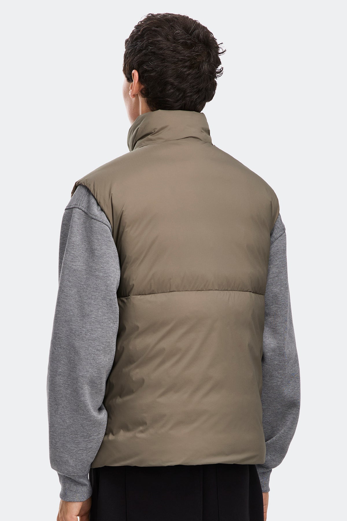 Lodge Vest Black Disc - Taupe Grey 9394 - on_back_01