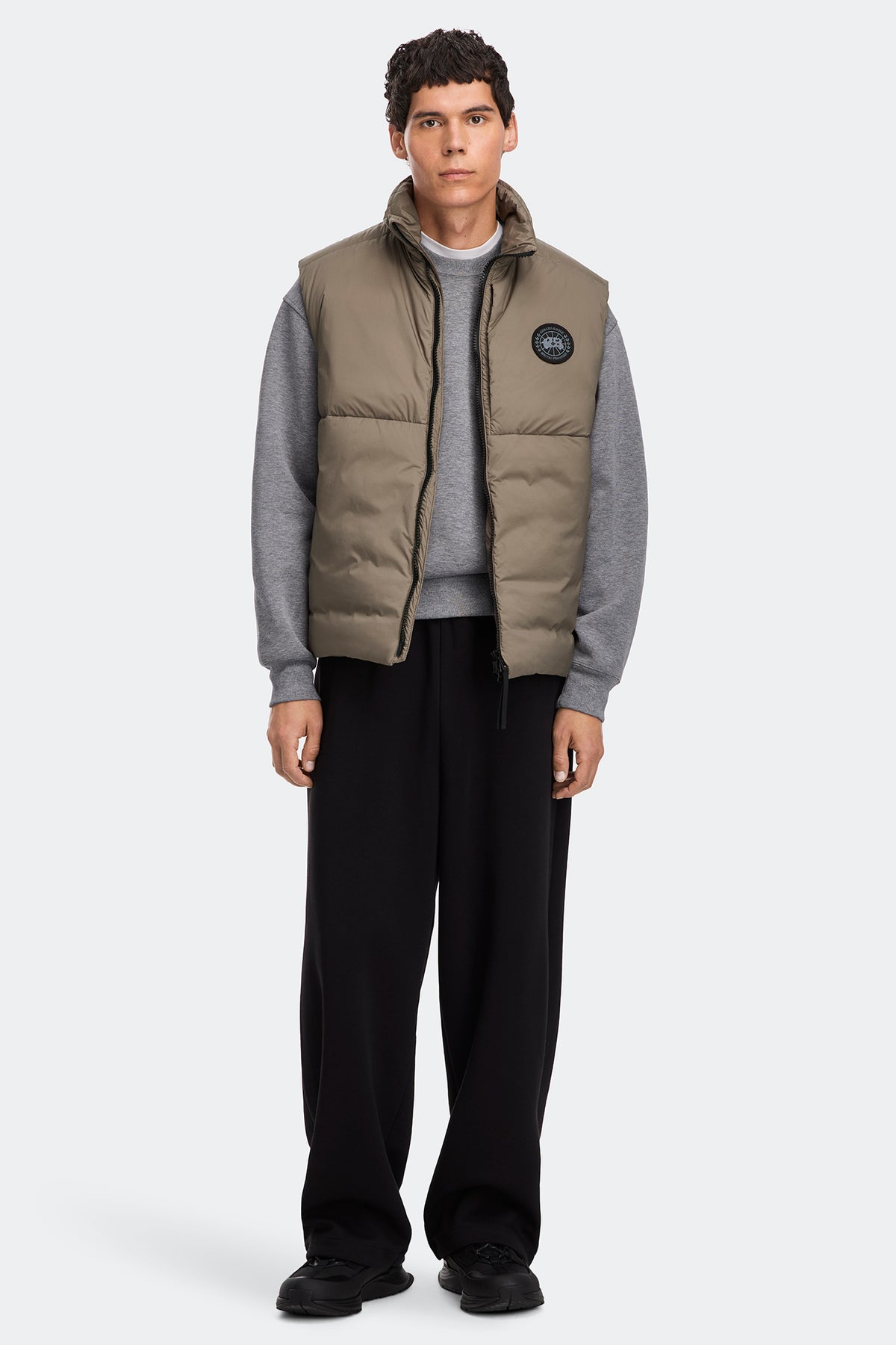 Lodge Vest Black Disc - Taupe Grey 9394 - on_full_body_01