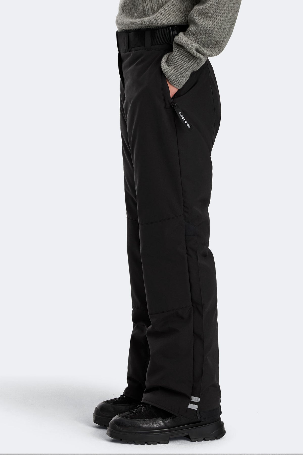 Tundra Pant - Black 9061 - on_back_01