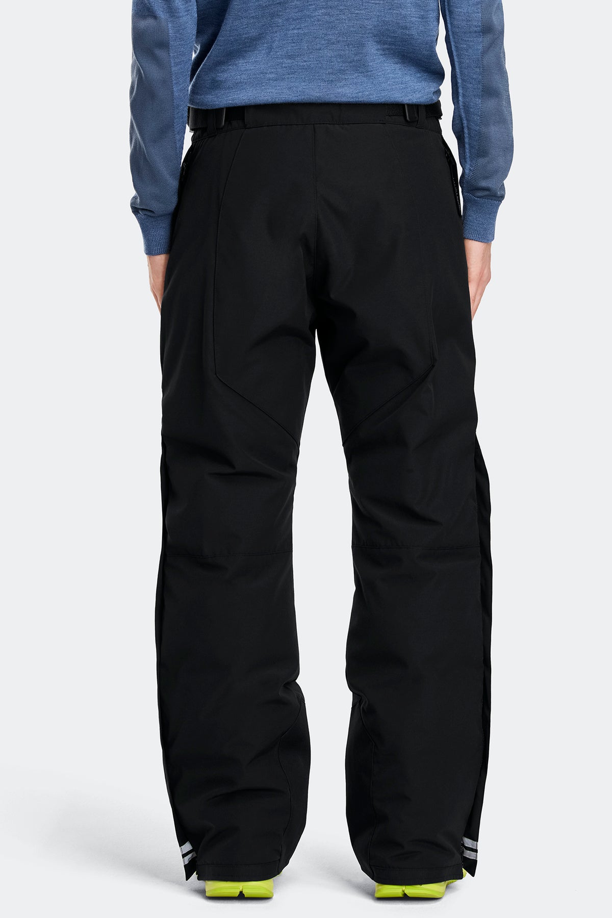 Tundra Pant - Black 9061 - on_side_01