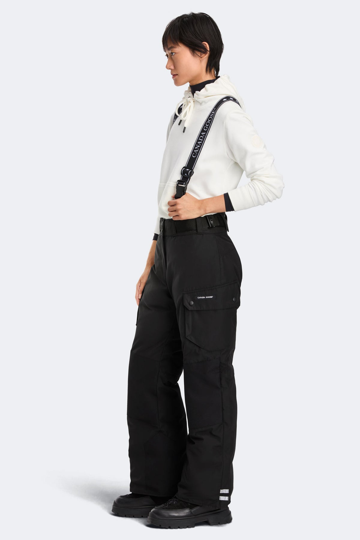 Tundra Cargo Pant - Black 9061 - on_side_01