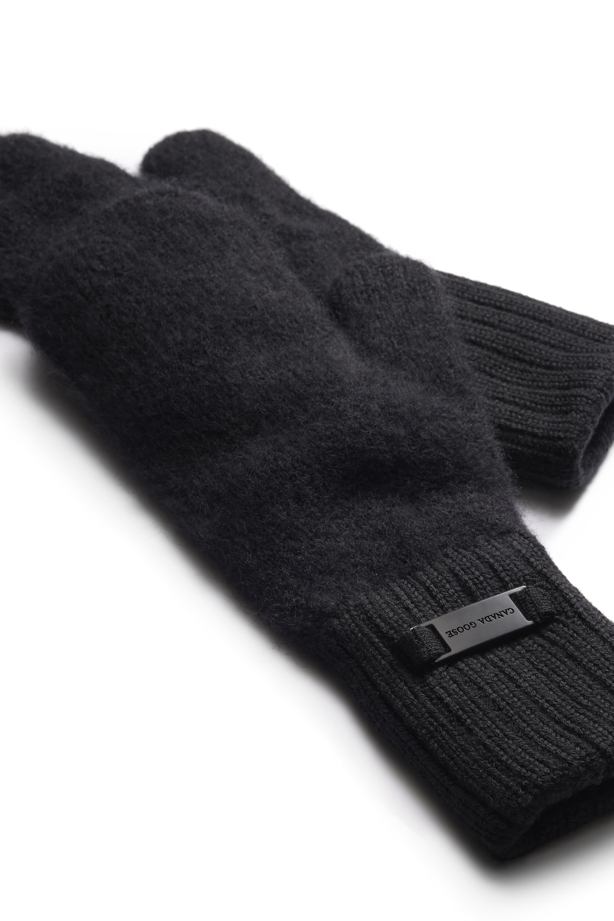 Alpaca Mitten - Black 9061 - off_detail_01