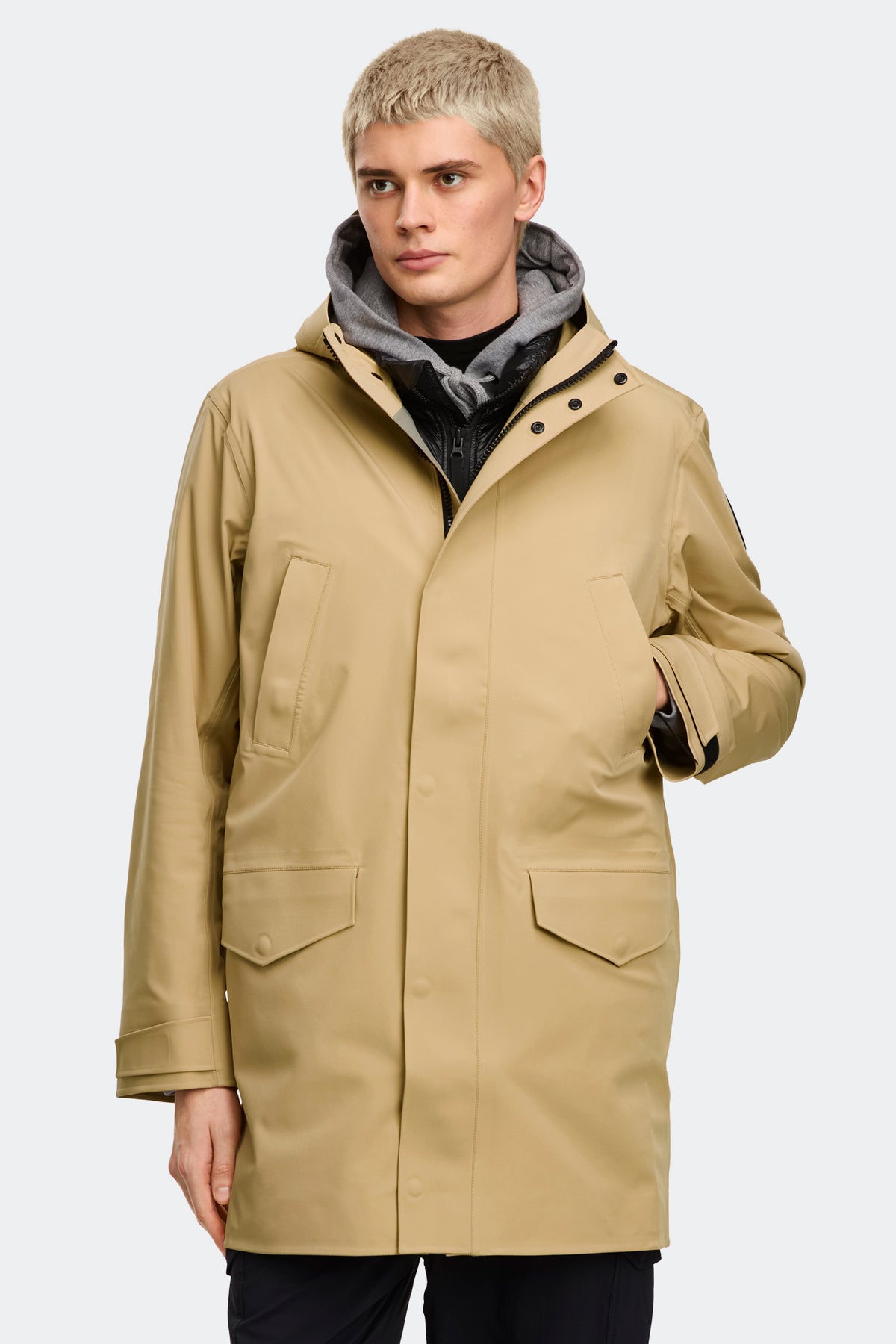 Barclay Rain Jacket Black Disc - Timber Sand 9110 - on_front_closed_01