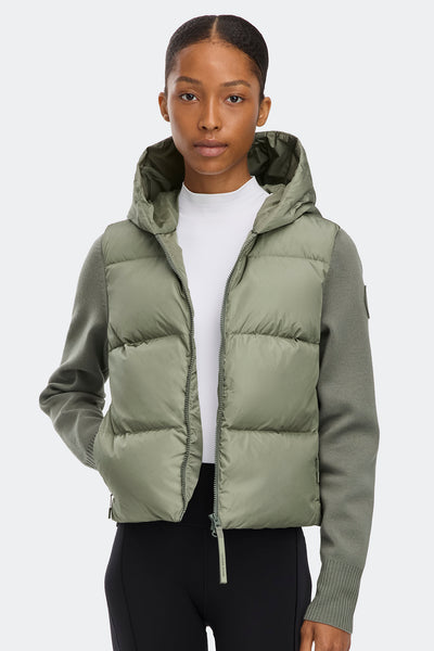Chaqueta con capucha de punto acolchado y ajuste amplio HyBridge® Tonal Disc