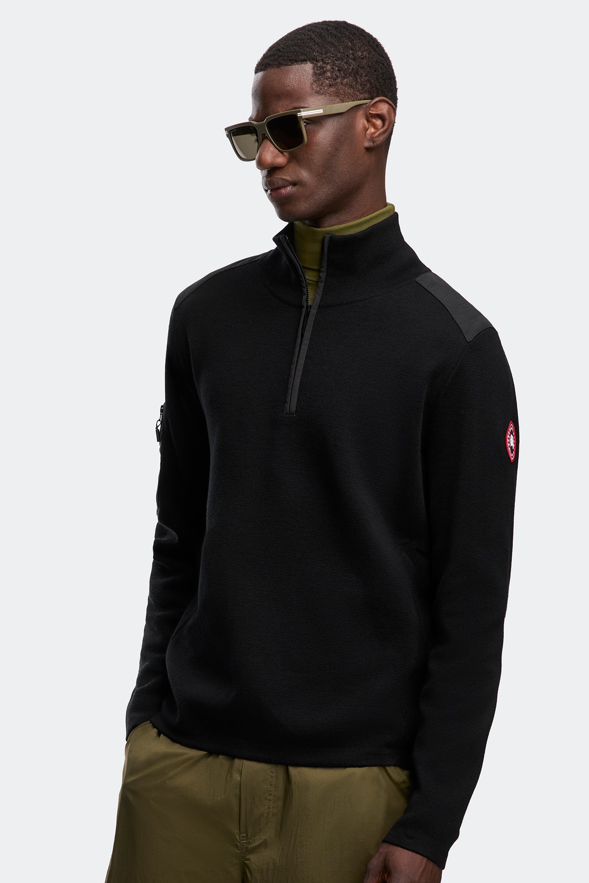 Stormont Quarter Zip Sweater - Black 61 - on_side_01