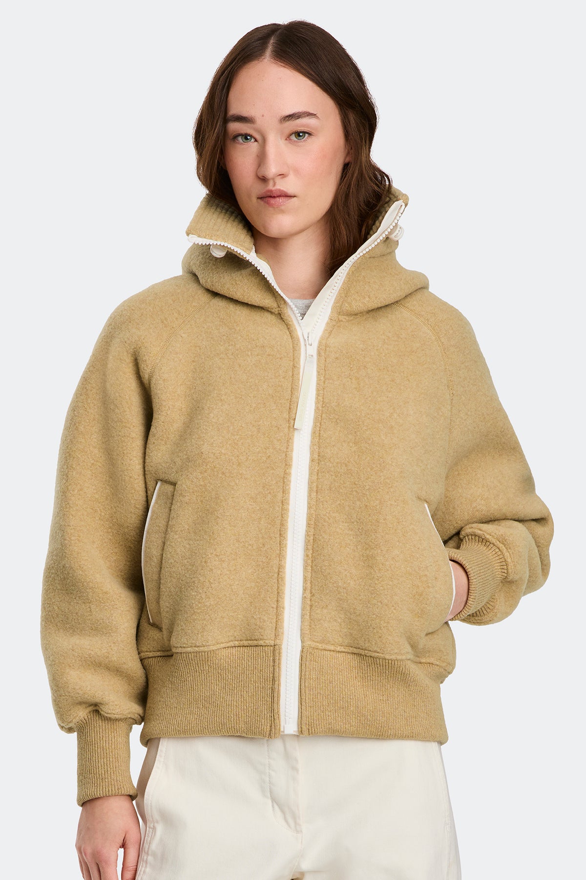 Chilliwack Fleece Bomber White Disc - Ecru Beige 9844 - on_front_closed_01