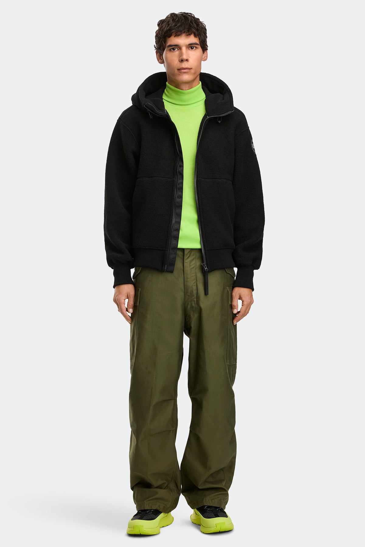 Chilliwack Fleece Bomber Black Disc - Black 9061 - on_full_body_01