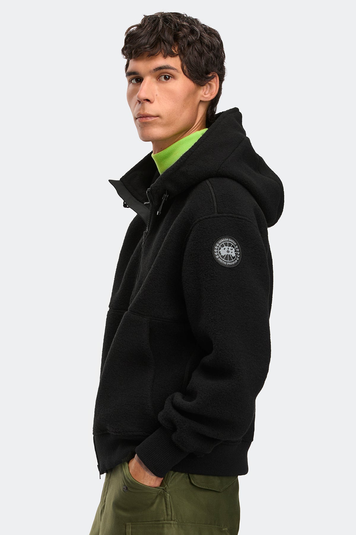 Chilliwack Fleece Bomber Black Disc - Black 9061 - on_side_01