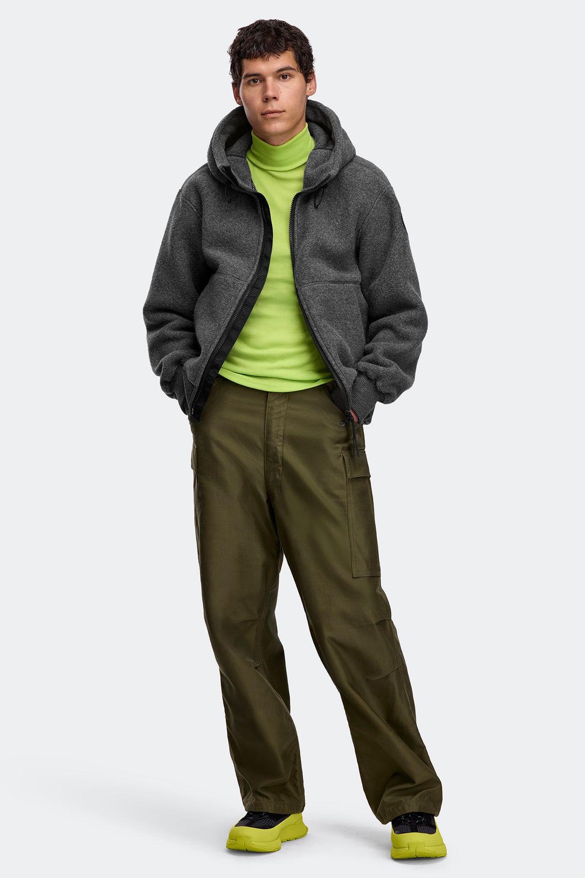 Chilliwack Fleece Bomber Black Disc - Quarry Grey 9211 - on_full_body_01