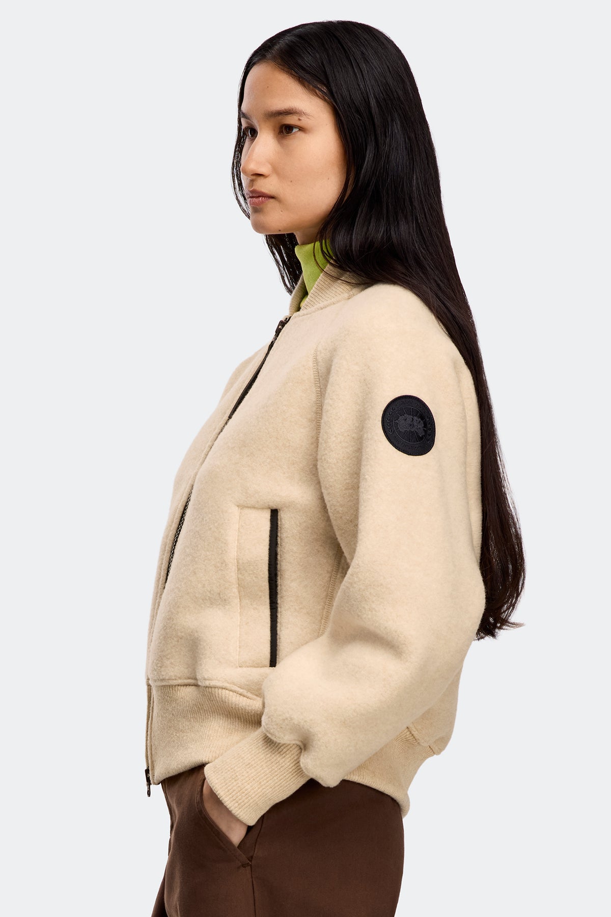 Sierra Fleece Bomber Black Disc - Light Tan 9950 - on_side_01