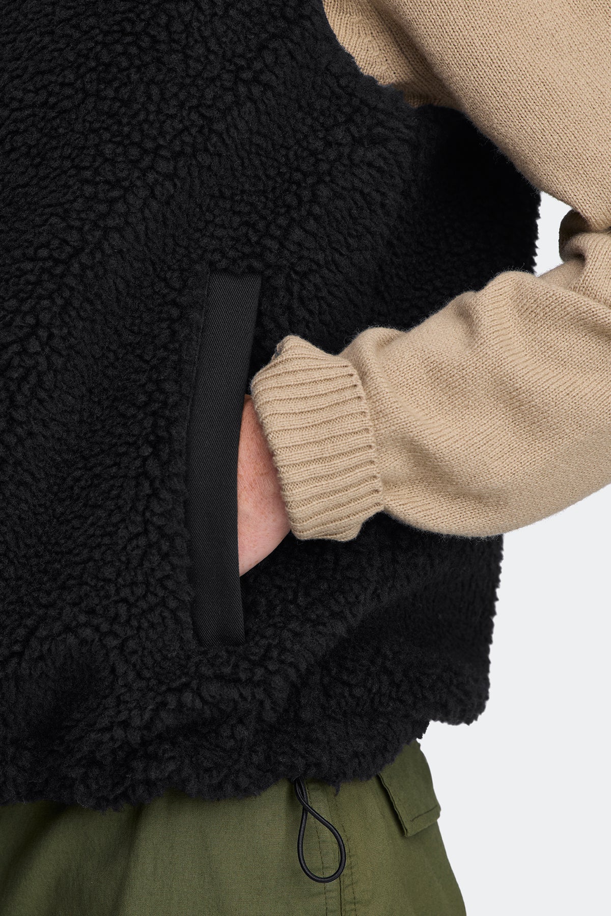 Soren Fleece Vest - Black 9061 - on_detail_01