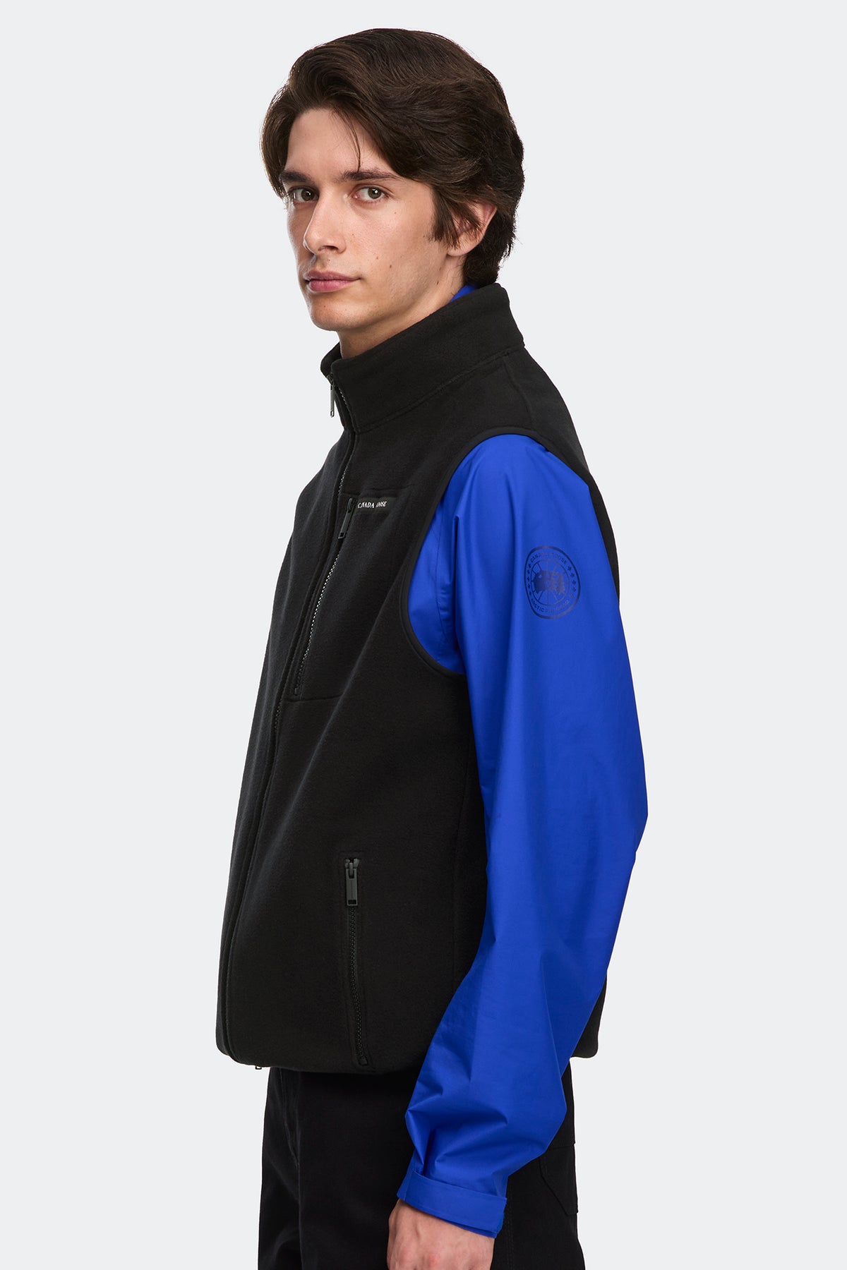 Loma Fleece Vest - Black 9061 - on_side_01