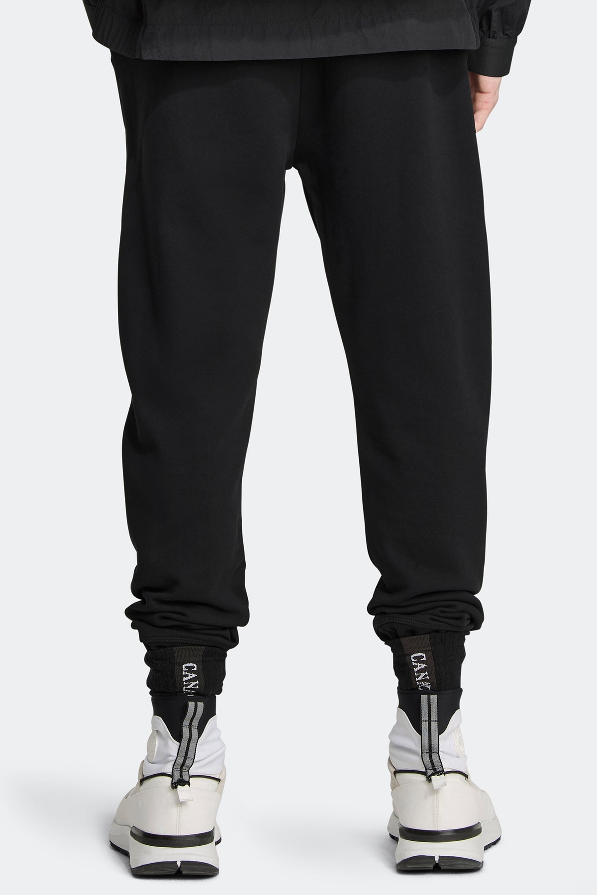 Huron Jogger Black Disc - Black 61 - on_back_02