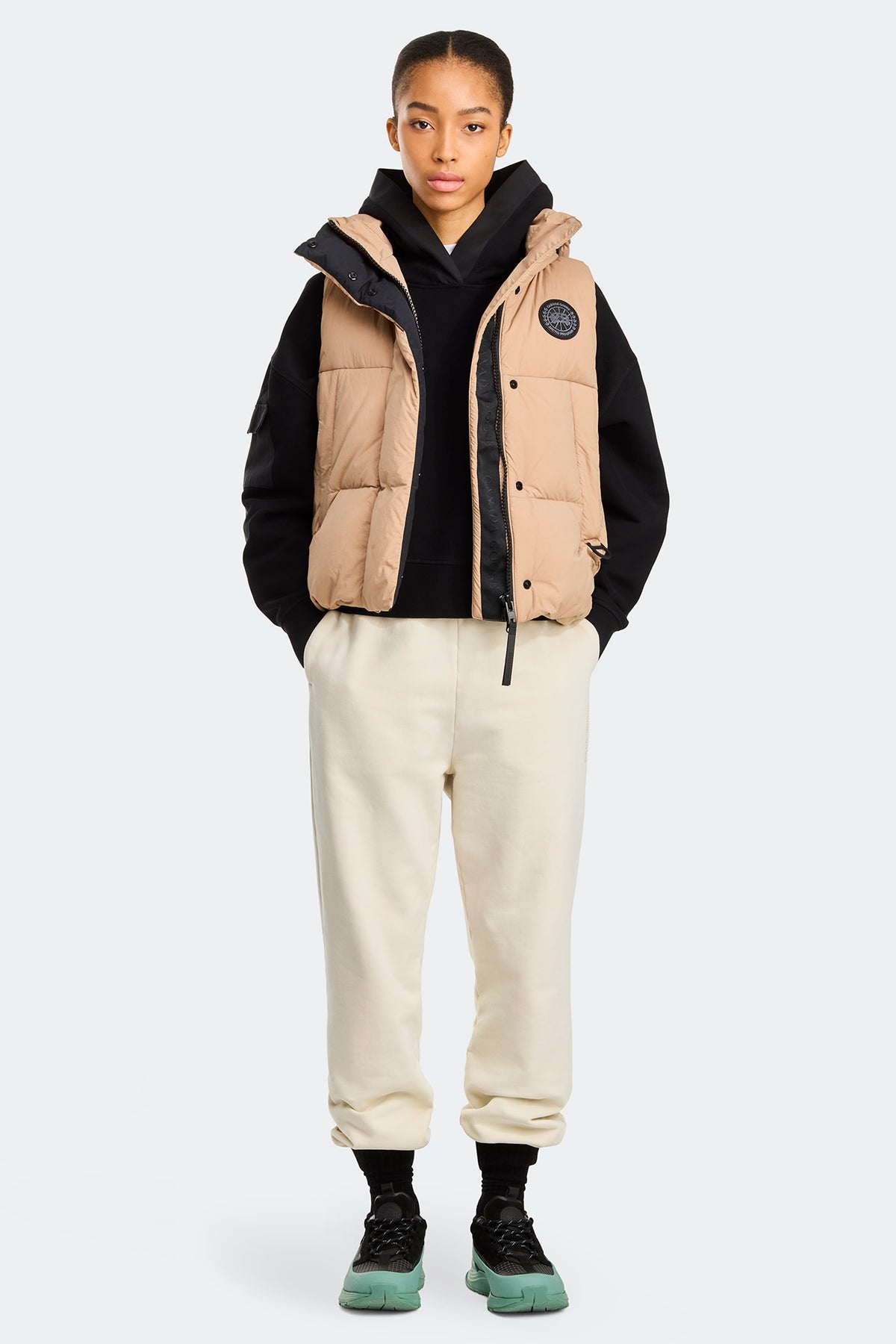 Muskoka Relaxed Jogger - Linen 1621 - on_full_body_01