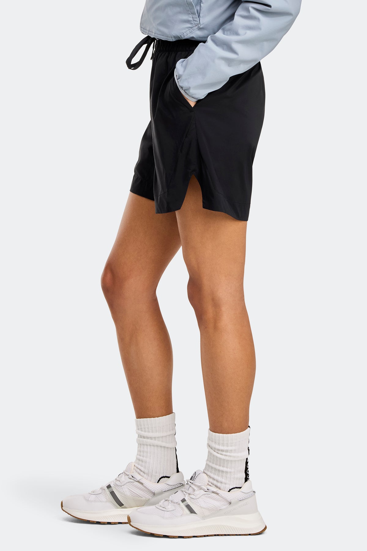 Kaslo Short - Black 61 - on_side_01