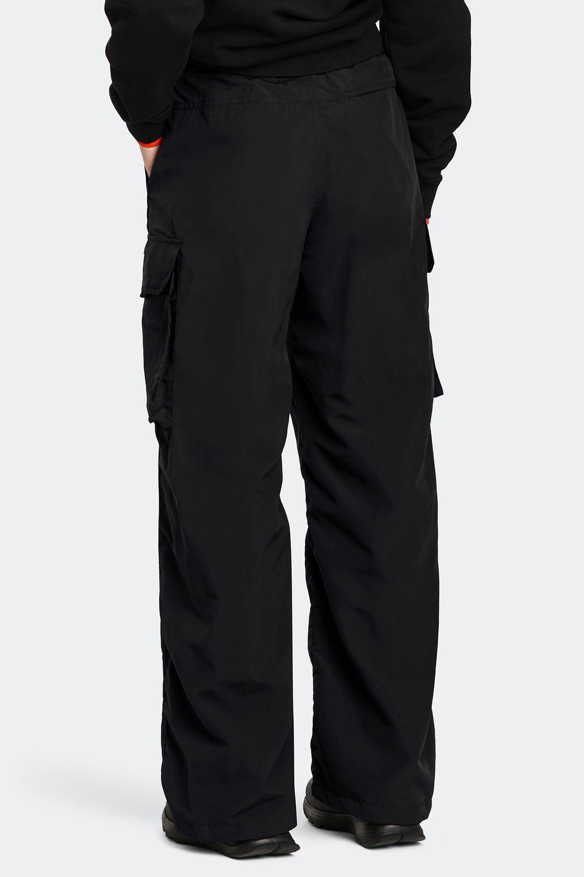 Quest Lightweight Pant - Black 9061 - on_back_01