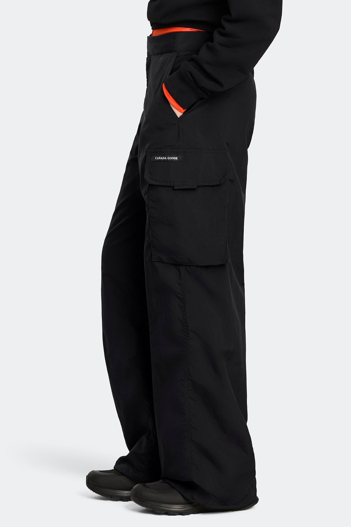Quest Lightweight Pant - Black 9061 - on_side_01